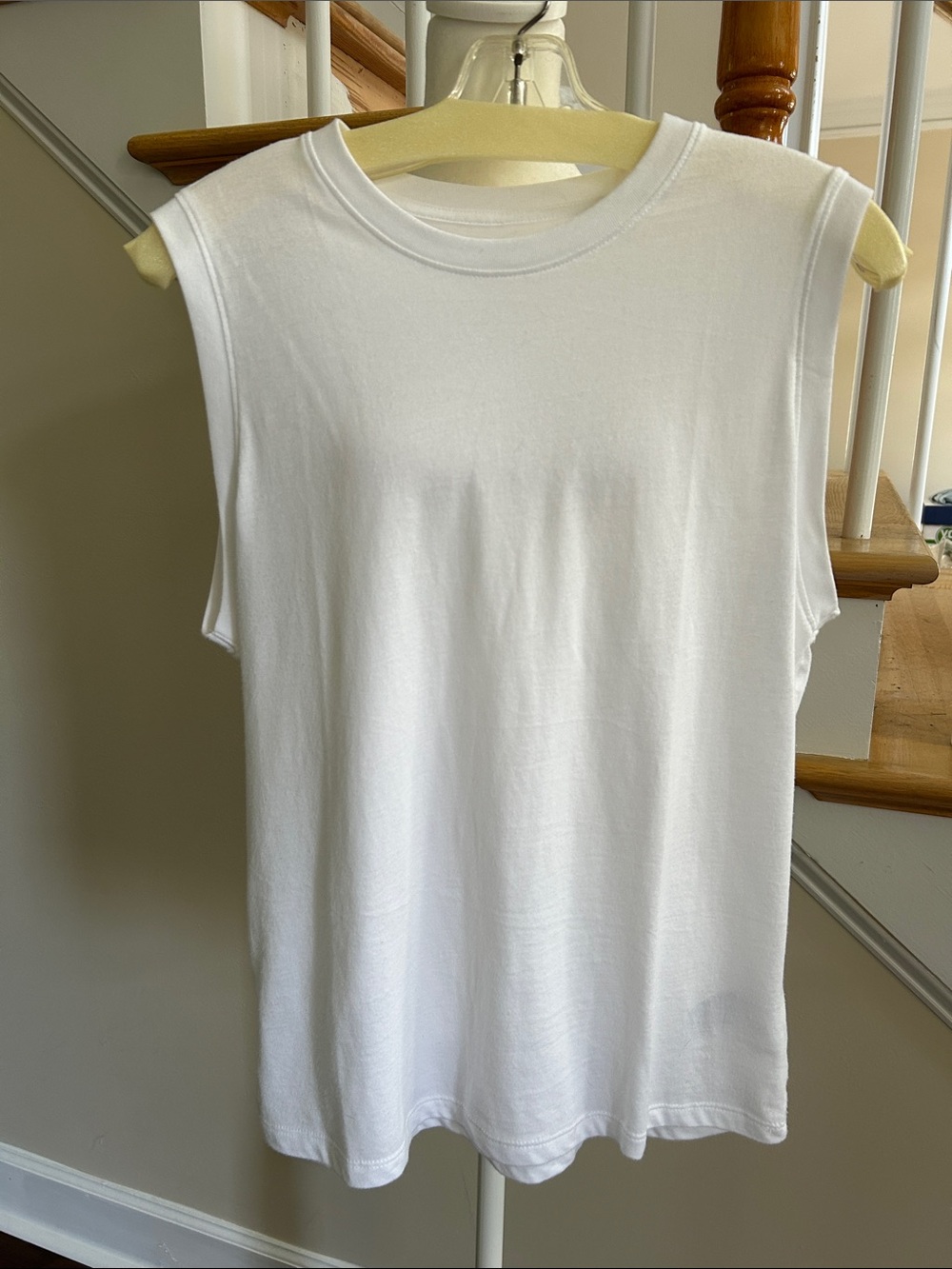 Old Navy Classic White Sleeveless Tank Top. Cotton blend. Good shape. Size S